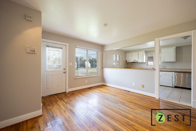 Building Photo - *Pet Friendly*