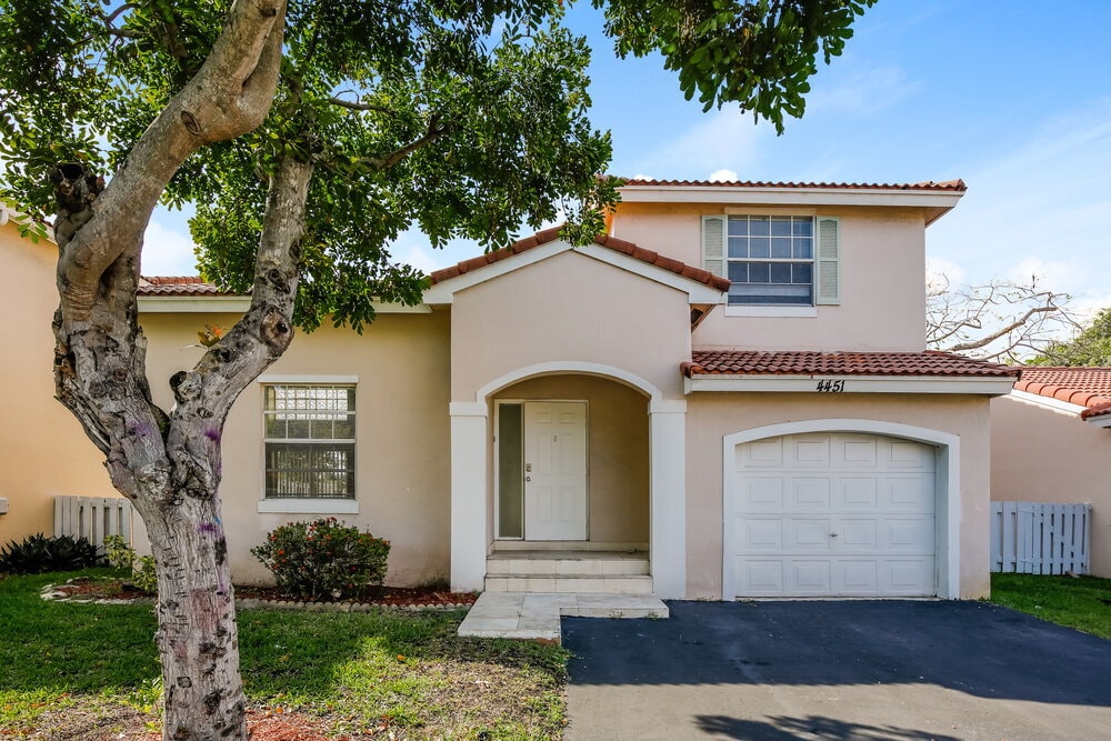Foto principal - 4451 NW 61st Pl