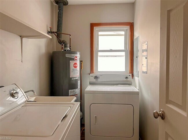 Foto del edificio - 1312 W 37th St
