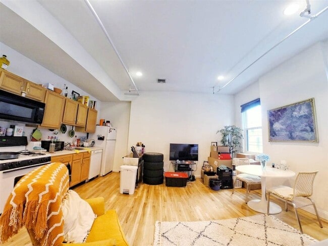 Building Photo - 62 4th St