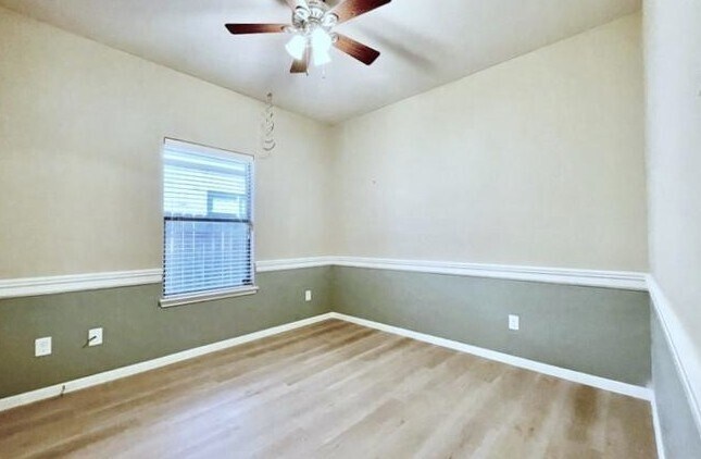 Foto del edificio - 622 W Newport Bend