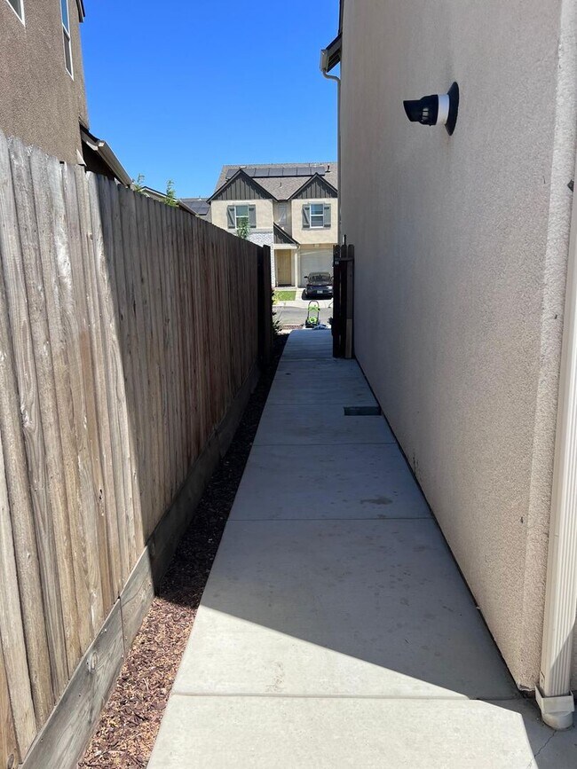 Foto del edificio - Appointment Only Do Not Disturb Occupants....