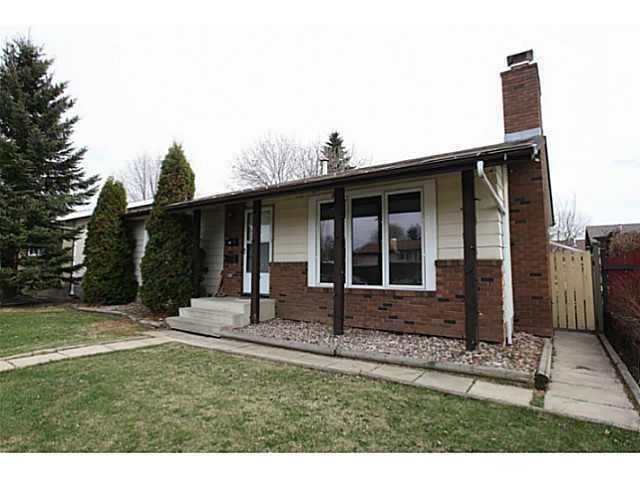 Photo du bâtiment - 3 Bed 1.5 Bath Unit in Edmonton, AB