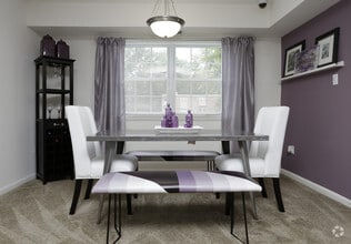 2BR, 1BA - 801 SF - Oakridge Manor Apartments
