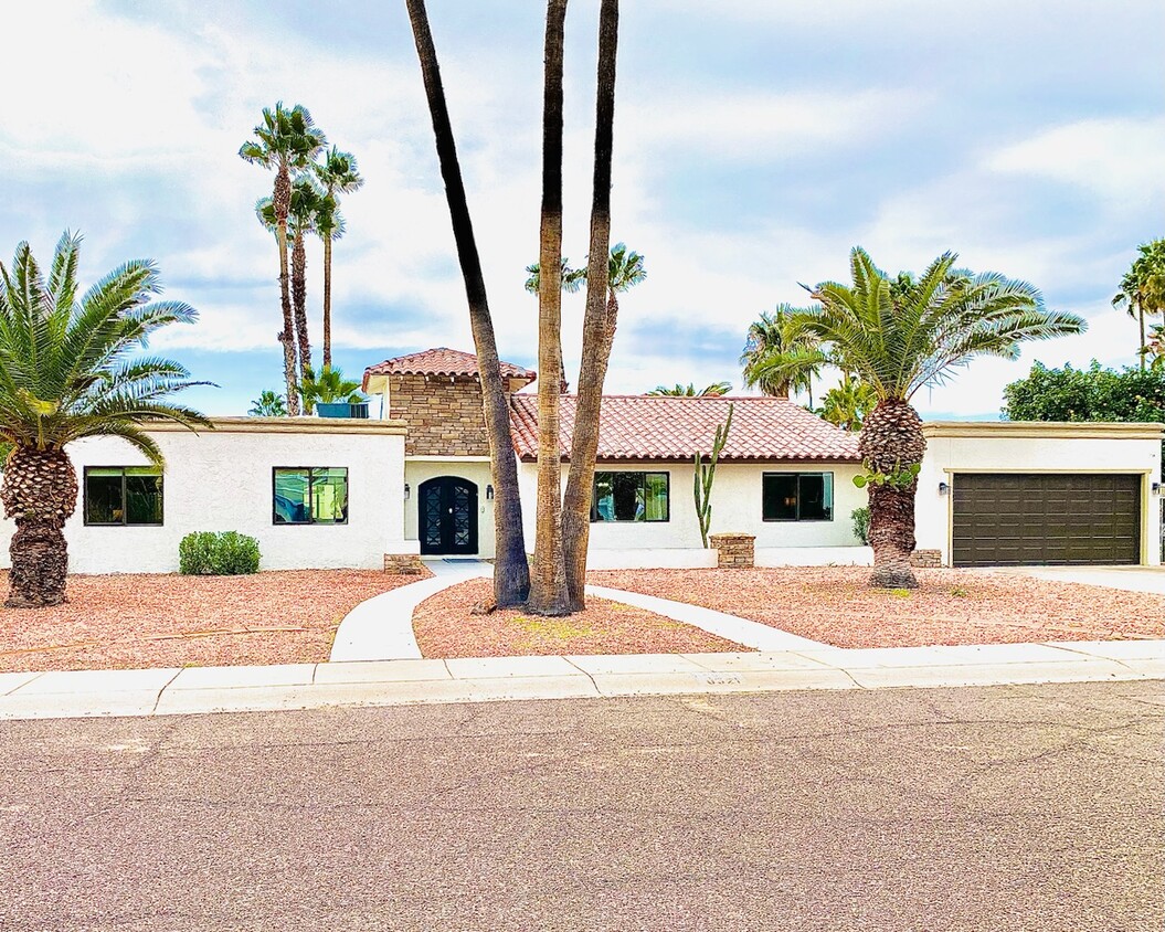 Foto principal - 6521 E Pershing Ave