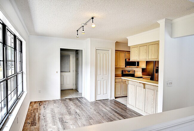 Building Photo - 613 Amberjack Dr