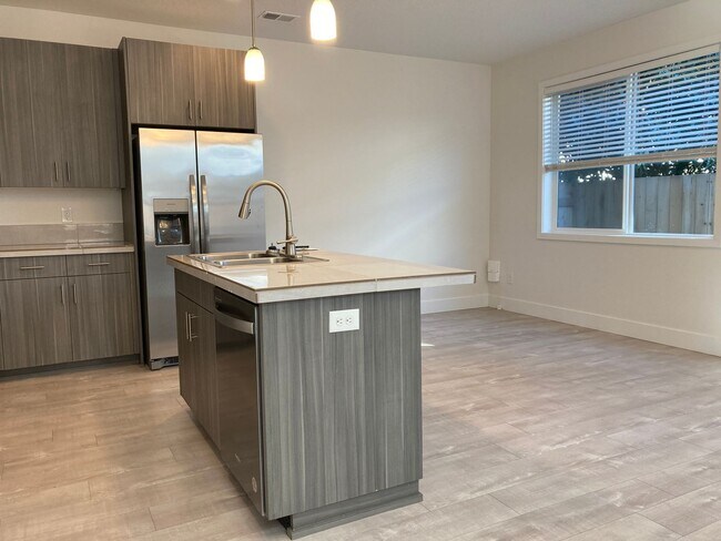 Foto del edificio - 1542 E 3rd St