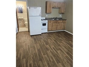 Building Photo - 1205 S Sibley Ave