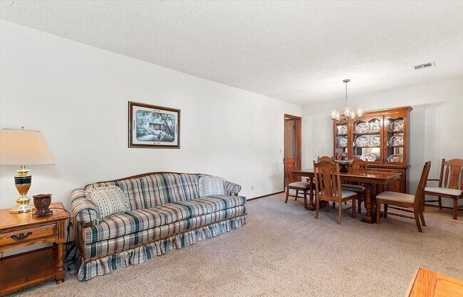 Foto del edificio - 1818 Rolling Hills Pl