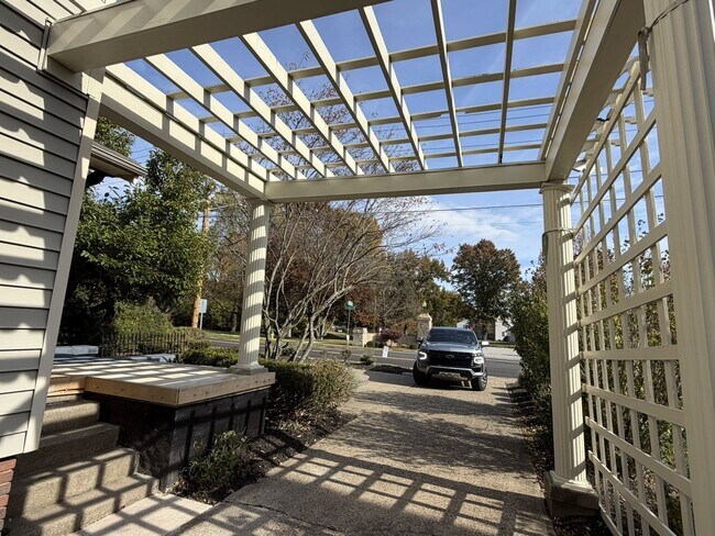 Foto del edificio - 2657 Dresden Rd