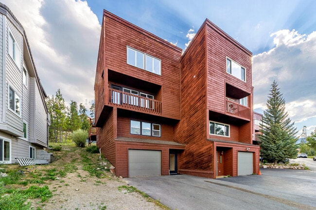 Building Photo - 3906 Silverheels Dr