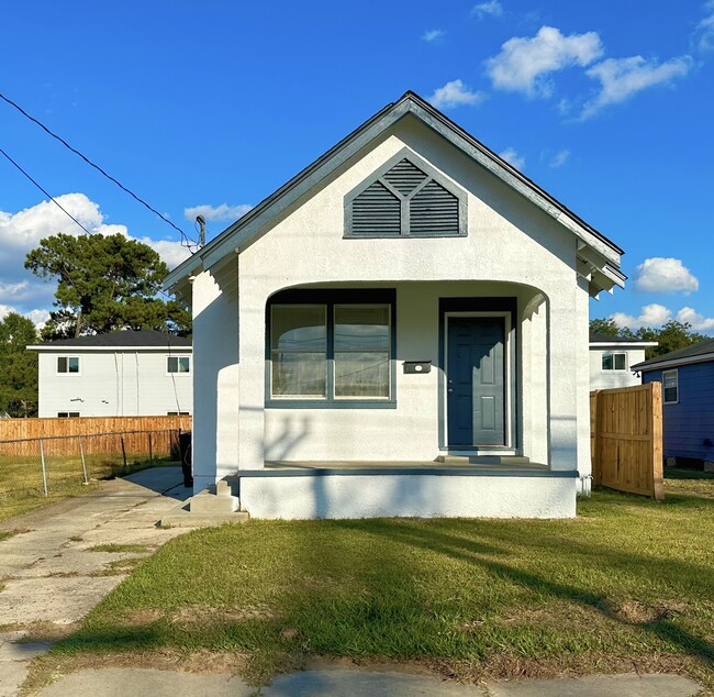 Building Photo - 1201 S 15th St