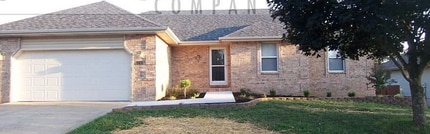 Building Photo - 1242 W Tyler Ln