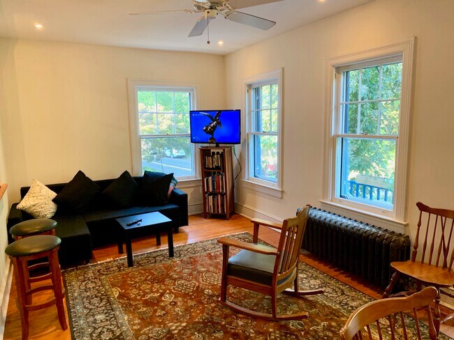 Foto del edificio - 2258 Cathedral Ave NW