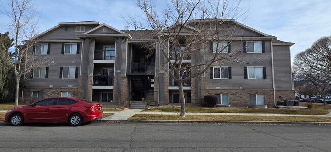 Building Photo - 8084 N Ridge Loop E