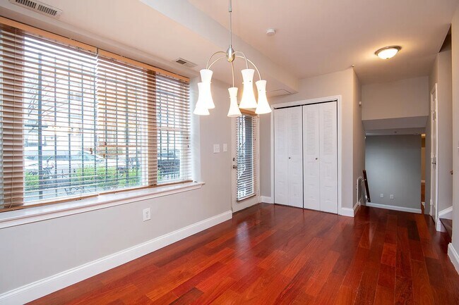 Foto del edificio - 1708 9th St NW