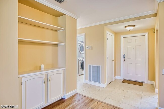 Foto del edificio - 7402 Lake Breeze Dr