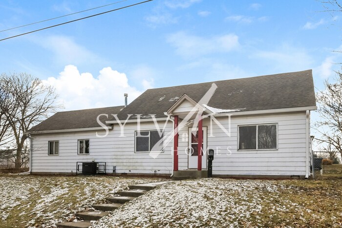 Primary Photo - Charming 3 BR, 1 BA home