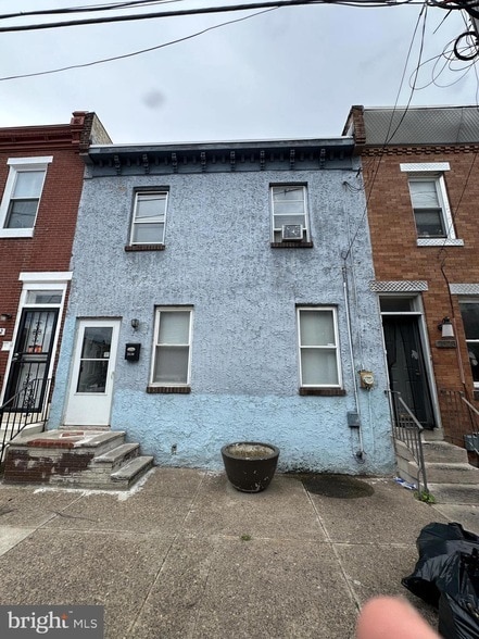Building Photo - 2530 E Cambria St