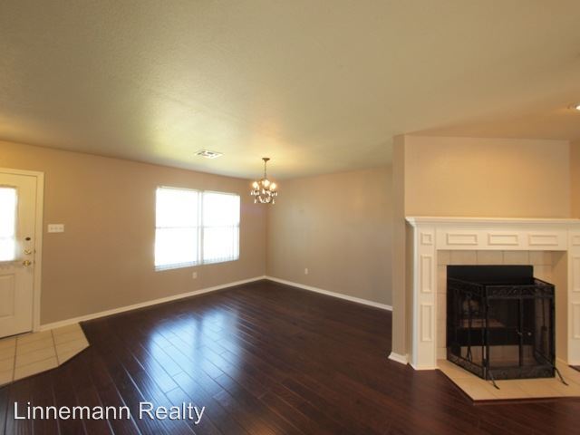 Building Photo - 2402 Napier Dr