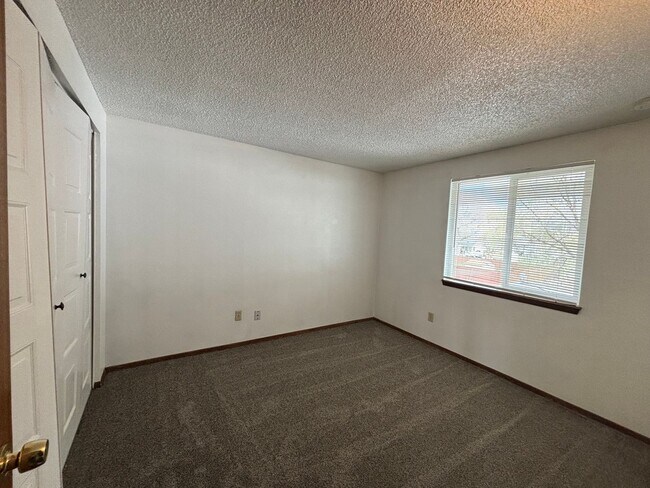 Building Photo - 423 E Dunn