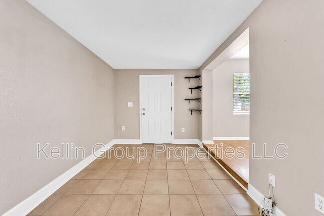Foto del edificio - 4220 W Bay View Ave