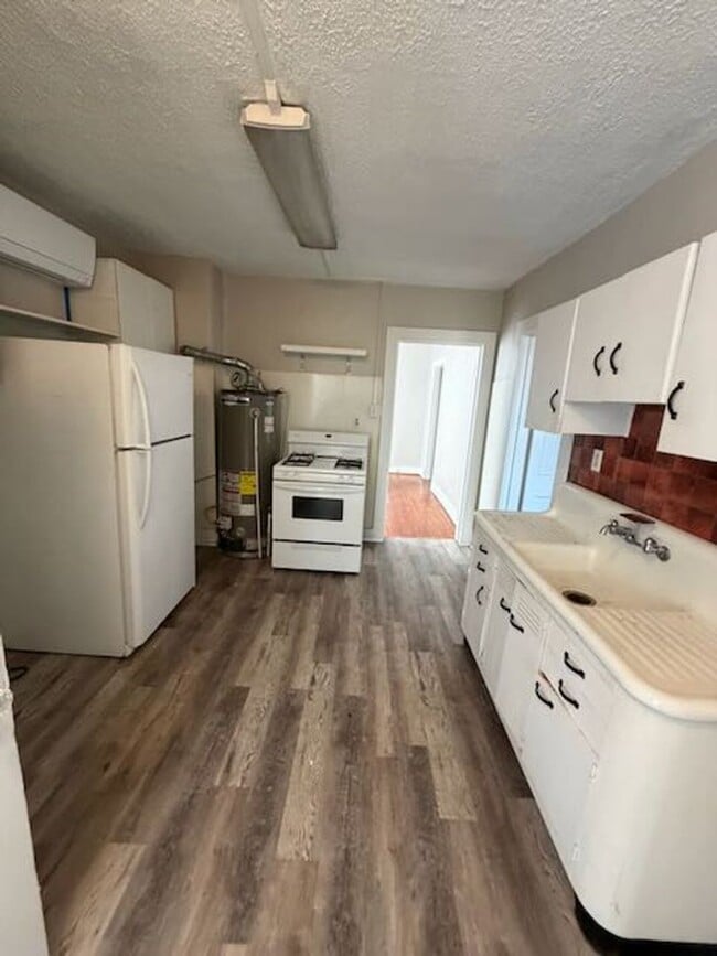 Building Photo - 2 bedroom Carytown Cottage