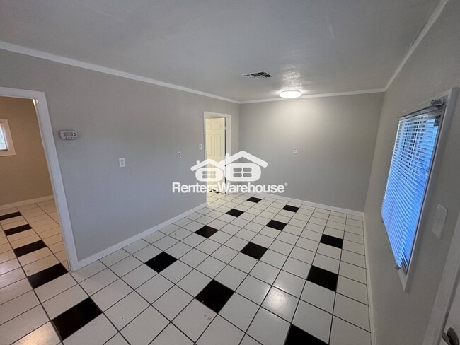 Foto del edificio - 2818 W Heatherbrae Dr