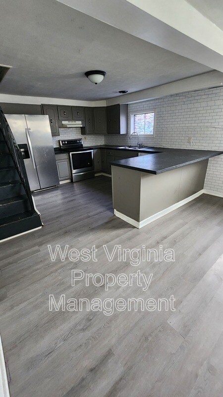 Building Photo - 132 S Hill St