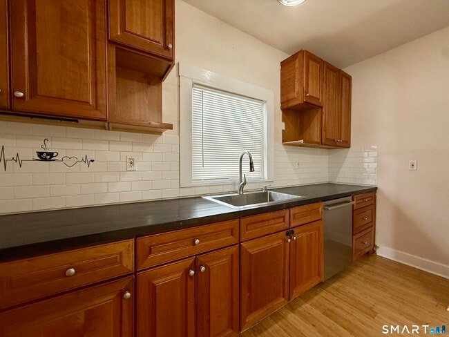 Building Photo - 74 High St