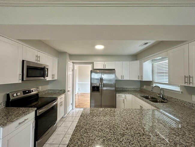 Building Photo - 1004 Hearth Ct