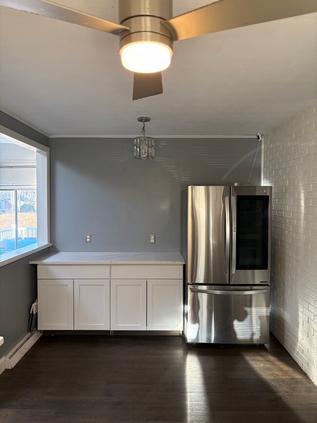 Kitchen - 15 Beverly Hl