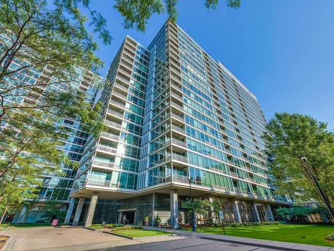 Foto del edificio - 9715 Woods Dr