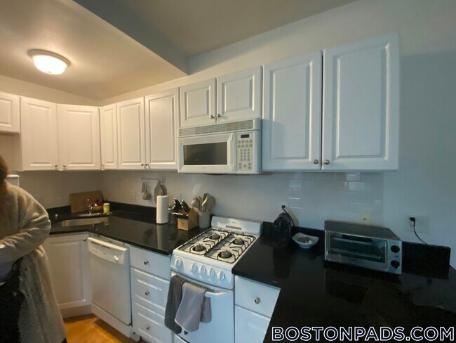 Building Photo - 26 Hemenway St