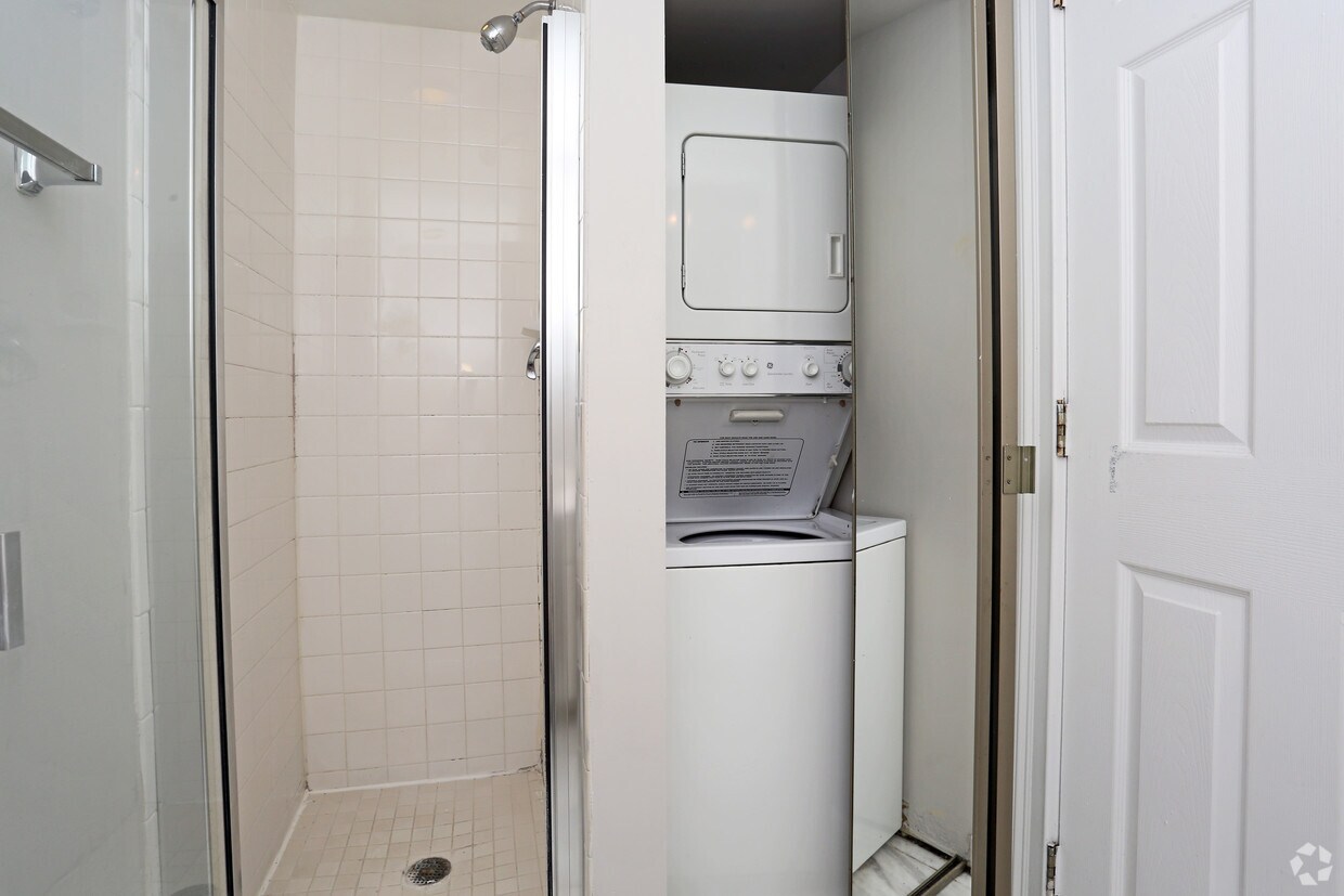 Rittenhouse Row Apartments - Rittenhouse Row Apartments