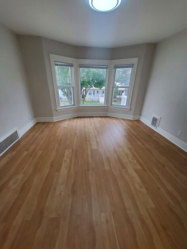 Foto del edificio - 1578-1580 S 72nd St. (Duplex)