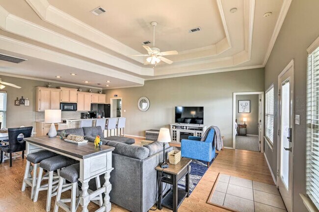 Building Photo - 3229 Castle Dr