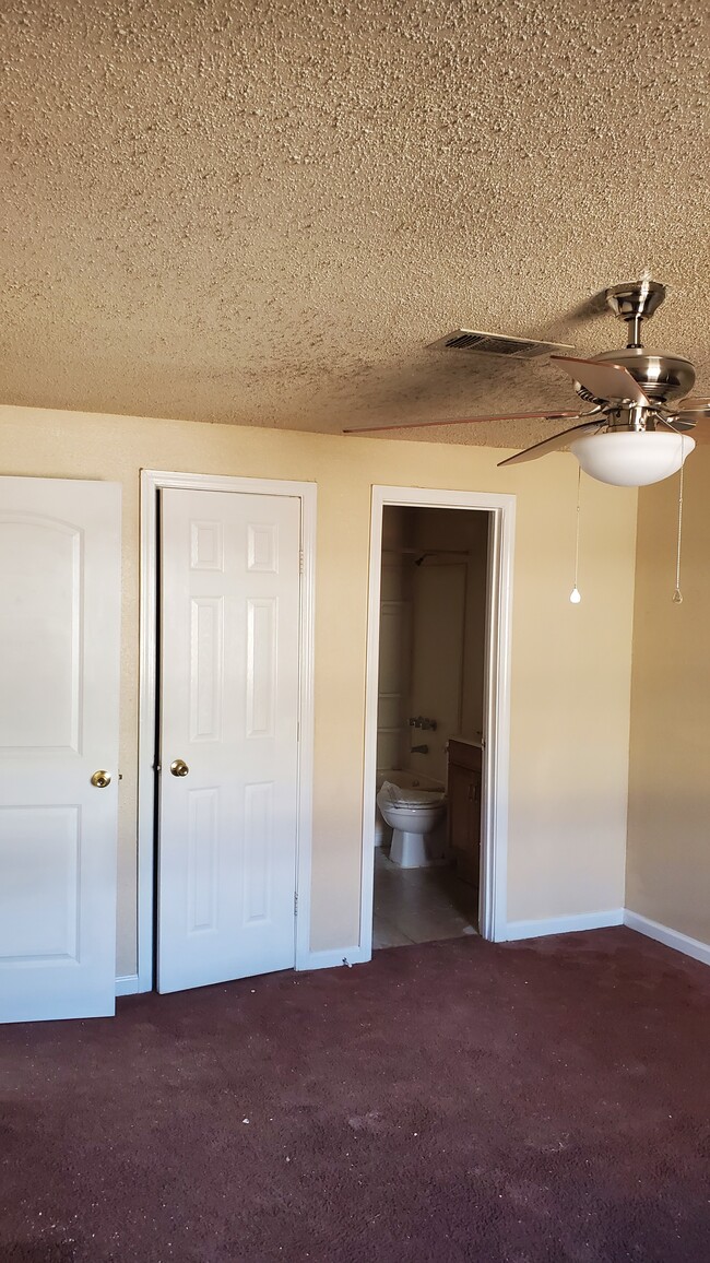 main bedroom has a celing fan - 945 W Monterey Ct