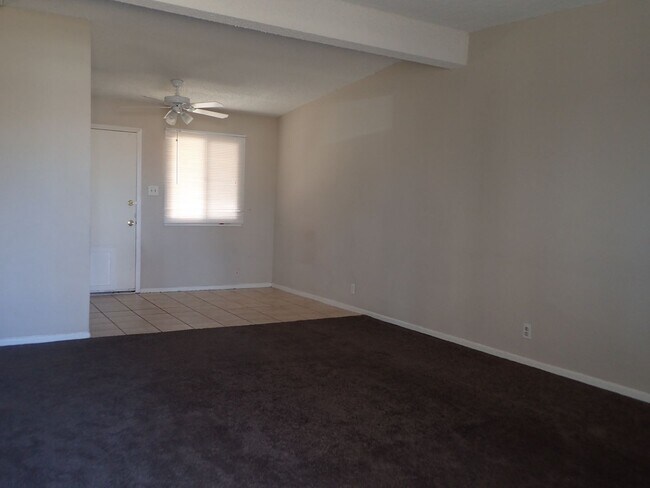 Building Photo - Cute spacious 3bd 1ba