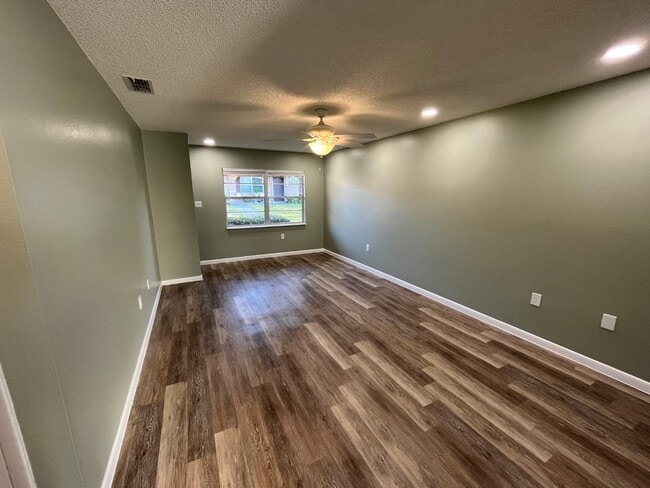 Building Photo - 101 Lake Hunter Dr