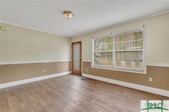 Building Photo - 900 Greenbriar Rd