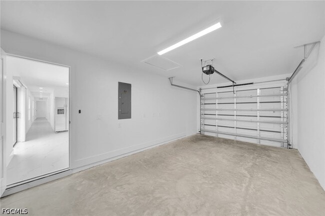 Building Photo - 4984 Fairway Ct