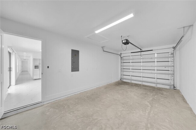 Foto del edificio - 4984 Fairway Ct