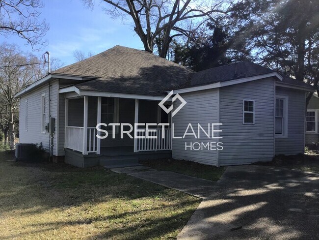 Building Photo - NOW OFFERING $250 OFF FIRST FULL MONTH IF ...