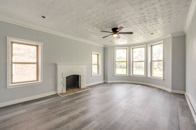 Building Photo - 2840 S Moreland Blvd