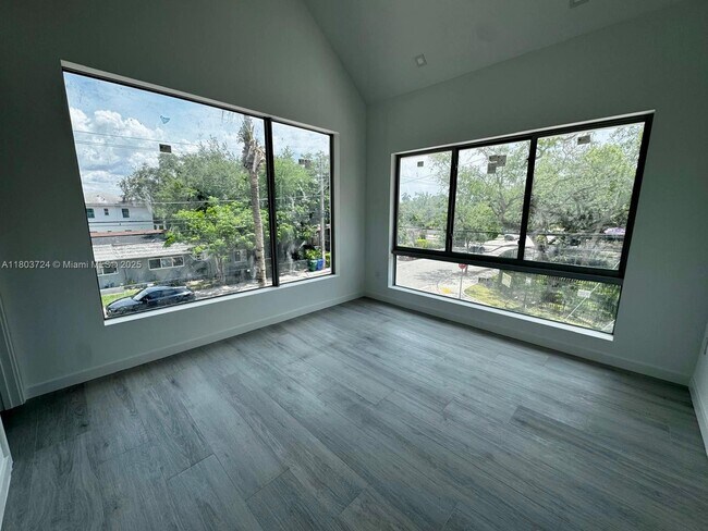 Foto del edificio - 3604 Day Ave