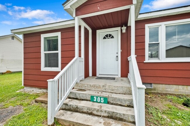 Building Photo - 3 Bed, 2 Bath Home Available in Gentry!
