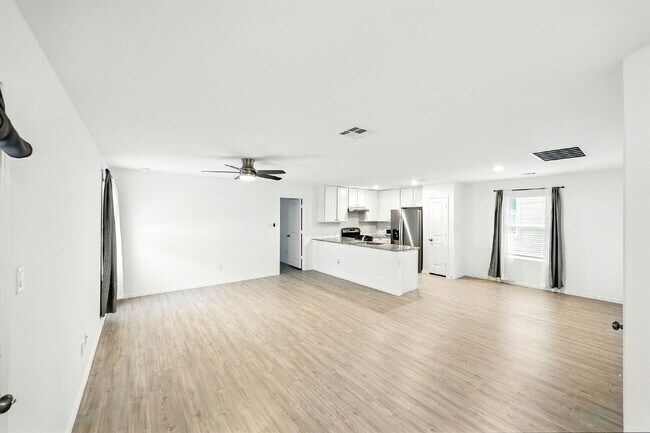 Building Photo - 3 Bedroom Single-Story Home for Rent with ...