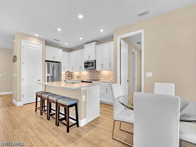 Foto del edificio - 2561 Seychelles Dr