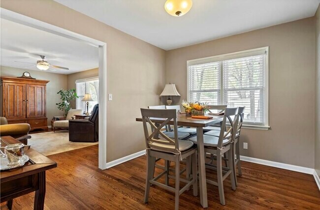 Foto del edificio - 8541 Riggs St